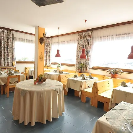 Hotel Croce Bianca 3*