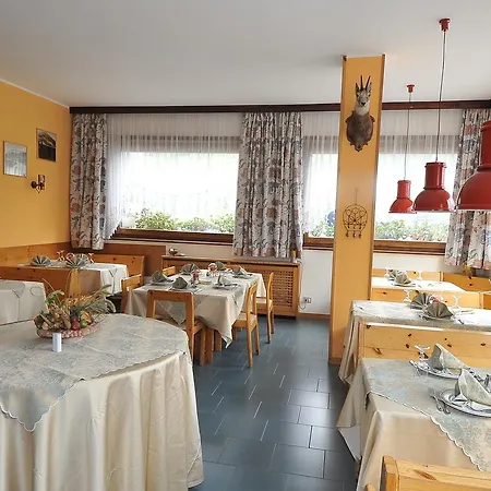 Hotel Croce Bianca 3*